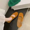 Outono 2026 Estilo Quente Retro Camurça Bico Quadrado Baixo Solado Macio Cor Doce Fivela de Tira Única Antiderrapante Mary Jane Flats