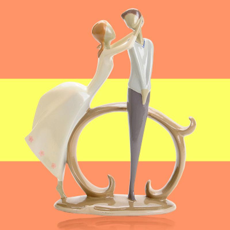 无脸情侣雕像摆件
