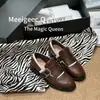 Versão em Couro Macio~Sapatos Brogue Florais em Couro para Mulheres, Couro de Cavalo, Estilo Britânico, Retrô, Bico Redondo, Salto Grosso, Sapatos Monk com Franjas