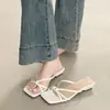 Sandalias de Tira Fina con Tacón Grueso y Punta Abierta Estilo Francés para Mujer, Nuevo Modelo Verano 2026, Punta Cuadrada, Adecuadas para Usar con Vestidos, Sandalias de Tacón Medio