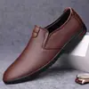 Sapatos Masculinos Primavera Novos Sapatos de Couro Respiráveis Estilo Coreano Masculino Tendência Jovem Sapatos de Couro Sapatos Casuais Masculinos Sapatos de Couro para Negócios Sapatos para Dirigir