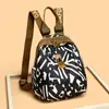 Mochila de Tecido de Nylon para Mulheres Estilo Coreano Nova Moda Versátil e Atmosférica Bolsa Casual de Nylon para Mulheres Mochila de Viagem de Grande Capacidade