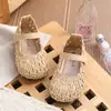 Sandalias retro de punta cerrada estilo romano ins 2026 verano nuevo estilo coreano moda para niñas zapatos de malla tejidos huecos transpirables