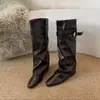 Salto Embutido 2026 Fivela Versátil Flat Confortável Bico Quadrado Couro Macio Botas de Couro Femininas Botas de Moda Primavera e Outono Novo Estilo