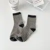 Meias de Comprimento Médio para Outono e Inverno Meias Listradas da Moda Meias de Algodão Femininas Estilo Coreano Meias Femininas Estilo Japonês Meias Versáteis