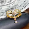 Anillo Abierto de Zirconia con Goteo de Aceite Esmaltado Serie Dorada Vintage Retro Lujo Ligero de Gama Alta para Mujer