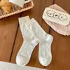 Meias Brancas Leitosas para Mulheres, Estilo Fino para Primavera e Verão, Meias de Cano Médio com Renda Vazada e Laço, Absorventes de Suor, Respiráveis, Versáteis Meias Largas