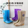 Botas de lluvia de caña alta para mujer con suelas de piel de vaca, forro interior de felpa de invierno, cálidas, antideslizantes, zapatos de goma impermeables, botas de lluvia de caña media para primavera y otoño