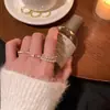Anillo Abierto de Perlas y Circonitas de Doble Fila, Sensación de Lujo Ligero y Gama Alta, Diseño de Nicho, Ajustable, No se Desvanece, Anillo Apilable para Mujer