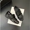 Sapatos Mary Jane com aumento de 7cm para mulheres, apresentando bico quadrado, design versátil, salto grosso e um estilo casual e esportivo