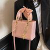 Bolsa Pequena Quadrada de Design Nicho de Moda 2025 Primavera Nova Casual Estilo Ocidental Feminina Texchy Ombro Transversal