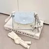 Bolso de mano de tres capas con estampado de estrellas altamente atractivo y gran capacidad, adecuado para maquillaje, cámaras instantáneas y teléfonos móviles