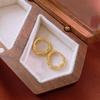 Aretes Simples Metálicos de Círculo Torcido de Zircón Chapado en Oro Real Nicho Elegante de Alto Grado Aretes Geométricos para Mujer