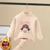 Camiseta de manga larga de felpa cepillada para niñas Ropa infantil Otoño/Invierno Nuevo estilo Mediana/Grande Capa base infantil Top casual de cuello medio alto Tendencia