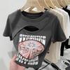 Camiseta de algodón de manga corta hueca para mujer, novedad de verano de 2024, elegante top de media manga con hombros descubiertos y estilo Hong Kong.