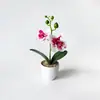 Dos orquídeas Phalaenopsis artificiales, una grande y una pequeña, hechas de plástico de tacto suave, adecuadas para decoración de fotografía de bodas en macetas pequeñas