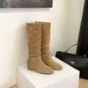 Novo Estilo Outono e Inverno com Aumento de Altura Oculto de 5cm~ Moda Coreana com Design de Fivela Elegante, Botas de Cano Médio Empilhadas, Botas Slim para Mulheres