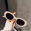 Óculos de Sol Feminino Retrô Europeu e Americano Formato Oval Ins2026 Novo Estilo Coreano Tendência Olho de Gato Óculos de Sol Estilo de Rua Celebridade da Internet