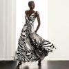 Traje de Baño Nuevo Europeo y Americano 2024 Escote Profundo Rayas Blancas y Negras Traje de Baño de Gama Alta y Hermoso para Mujeres Modelo Caliente Transfronterizo Xingcheng