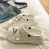 Song Xiaoke 2026 Modelo Nuevo para Aumentar la Altura Suela Gruesa Simples Casuales EVA Puntera Cerrada Zuecos para Mujeres y Parejas para Uso al Aire Libre