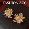 Pinzas para Orejas de Fuegos Artificiales con Zirconia Bañadas en Oro Real de 18K para Mujeres Sin Perforaciones, Pendientes de Estilo Minimalista de Moda con un Toque de Lujo Ligero y Acabado de Alta Gama