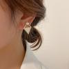 Pendientes coreanos geométricos de diamantes en plata 925. Pendientes de celebración de Internet. Pendientes sencillos de moda que combinan con todo.