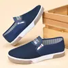Zapatillas de malla nuevas hechas a medida para verano, zapatos deportivos y casuales para hombre, diseño de malla transpirable, estilo calado, zapatos tradicionales de tela de Pekín