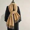 Bufanda nueva de hilo de mecha para otoño e invierno para mujer, engrosada y cálida, doble cara, chal de marca de tendencia de comercio exterior, calentador de cuello con borlas largas