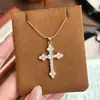 Novo colar crucifixo transfronteiriço, estilo europeu e americano, personalizado e moderno, cravejado com cristal, colar de cristal esmeralda