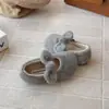 Sapatos femininos sapatos de pele estilo princesa sapatos de algodão com veludo extra laço 2026 Sapatos de inverno/outono para crianças sapatos de algodão de duas camadas para bebês