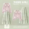 Conjunto Estilo Academia 2026 para Niñas Moda Camisa de Muñeca con Solapa Falda de Dibujos Animados con Lazo Conjunto de Dos Piezas Primavera y Otoño