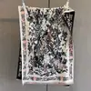 2025 Nuevo Bufanda Cálida de Otoño e Invierno con Estampado Retro de Flores y Pájaros, Imitación de Cachemir, Bufanda Versátil y con Atmósfera de Moda