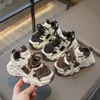 Tênis Casuais Infantis Sapatos para Meninos Modelo Novo Primavera 2026 Tênis Casuais para Correr para Crianças Maiores Sapatos Estilo 'Dad Shoes' para Meninas