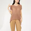 Camiseta Feminina Manga Curta Estilo Miyake, Verão Fina com Design Irregular Nicho Top Franzido, Toque de Luxo para Mulheres