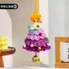 Regalo de Navidad: llavero de árbol de Navidad tejido, un adorno de árbol de Navidad creativo y colorido para tu coche