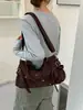 Bolso bandolera europeo y americano retro de gran capacidad con tachuelas, nuevo estilo coreano simple casual para hombro o axila, principios de otoño 2026