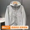 Chaqueta de Capa Blanda para Exteriores M8 Estilo Mismo Sol para Hombres y Mujeres, Abrigo Impermeable y Cortavientos de Primavera y Otoño con Logo Bordado Estampado