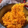 Fideos de Huevas de Cangrejo Tongwanmian 116g fideos instantáneos en bolsa, fideos de yema de huevo salada de cangrejo de río, snack para la noche, fideos instantáneos