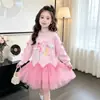 Vestido de outono para meninas 2026 novo estilo infantil com forro de fleece espesso estampa de desenho animado vestido moletom vestido de inverno para bebês meninas