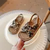 Sandalias para Niñas Primavera y Verano Nuevas de Moda Brillantes Punta Abierta Zapatos de Princesa Zapatos Romanos para Niños Pequeños Ropa de Exterior Zapatos para Niños