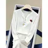 Camiseta de algodón de manga larga con cuello en V abotonado, diseño de copo de nieve para mujer, top blanco moderno y versátil, ropa de mujer Otoño 2026