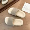 Chinelos femininos de lã de cordeiro para uso externo no outono e inverno, chinelos slip-on de sola grossa para uso em casa, chinelos de lã de bico aberto