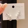Plata Electrodopada con Oro Real de 18 Quilates Aguja Plateada Lujo Ligero Circonita Perla de Imitación Gota de Agua Saturno Pendientes de Alta Gama Accesorios de Oreja de Moda