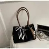 Bolsa Retrô de Grande Capacidade para Mulheres 2026 Nova Tendência de Alta Qualidade Versátil Bolsa de Ombro para Sair para o Trabalho e Deslocamento Bolsa Tote
