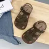 Sandálias de Tecido Vazado Estilo Coreano Retro Moda Britânica Antiderrapantes de Solado Macio para Meninos e Meninas, Bebês e Crianças Pequenas, Calçados de Praia