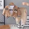 Conjunto de Primavera y Otoño para Niños 2026 Nueva Moda Bebé Traje de Béisbol de Primavera Conjunto de Tres Piezas Ropa para Bebés y Niños Venta al por Mayor