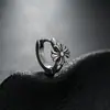 Pendientes de Flor Cruzada de Nuevo Estilo Transfronterizos para Hombres, Pendientes de Acero de Titanio de Moda con Diseño Retro para Mujeres, Accesorios Versátiles de Alta Gama