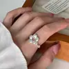 El mismo deslumbrante anillo de circón de Xiaohongshu, un diseño de nicho con alto valor estético, adecuado para el dedo índice, joyería versátil
