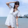 Traje de baño casual para mujer, estilo de una pieza con falda, nuevo modelo 2026, para estudiantes y adultos, traje de baño con protección solar para aguas termales y piscina, venta al por mayor