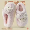 Novidade 2026 outono e inverno feminino, chinelos de algodão quentinhos e grossos para casa, estilo casal, com sensação de "pisar em merda"
